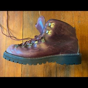 Danner Mountain Lite Boots in great shape.  Made in the USA. Plum Color. Size 9